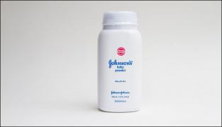 se confruntă cu zeci de mii de procese din partea femeilor care susțin că produsul dezvoltă cancer ovarian