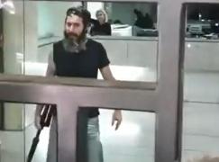 Un libanez a luat ostatică o bancă întreagă pentru că nu şi-a putut retrage bani din cont. "Eşti un erou", a scandat mulţimea