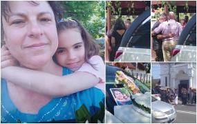 Prăbuşit de durere, unicul supravieţuitor al măcelului de la Bascov e sprijinit pe braţe în cimitir: Îşi conduce în lacrimi pe ultimul drum fiica de 5 ani şi soţia