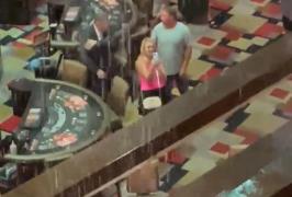 Prăpăd în Las Vegas. Legendarul Caesar Palace, inundat după ce ploile au făcut o gaură în tavanul casinoului - VIDEO