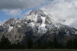 Trei alpinişti morți şi 12 răniţi, în Ecuador