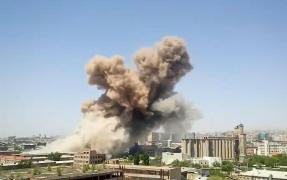 Cel puţin un mort şi 20 de răniţi într-o explozie, în Armenia. Operațiune masivă de salvare, cu zeci de pompieri și autospeciale