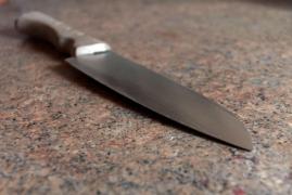 Un tânăr şi-a decapitat tatăl cu un cuţit de bucătărie. Bărbatul ar fi strigat ”Allah Akbar”, în timp ce se lupta cu poliţiştii francezi