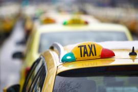 Taximetrist din Braşov, acuzat că a ameninţat clienţii cu moartea pentru că nu i-au lăsat suficient bacşiş