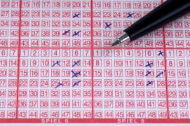 Un deținut de la Penitencia­rul Deva a vrut să dea mită supraveghetorului ca să îi ridice premiul la Loto. A aflat că a câștigat în spatele gratiilor