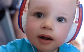 Părinții dormeau când copilul a ieșit singur din casă