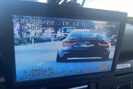 Tânărul prins depăşind limita de viteză de două ori în aceeaşi zi a fost amendat