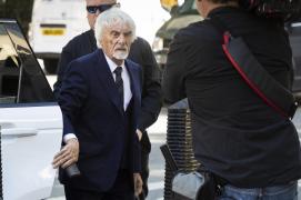 Ecclestone neagă că ar fi vinovat de o fraudă în valoare de 400 milioane £. Oficialii au descoperit un fond de investiţii fantomă în Singapore