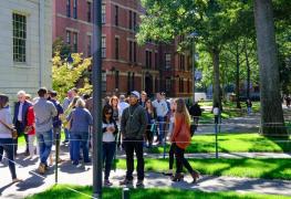 Joe Biden șterge datoria de studii a milioane de americani. Republicanii îl acuză că alimentează inflația