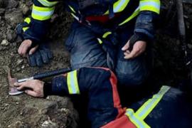 Muncitori surprinşi de un val de pământ