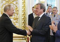 Gerhard Schröder, fost cancelar al Germaniei, și Vladimir Putin, președintele Rusiei