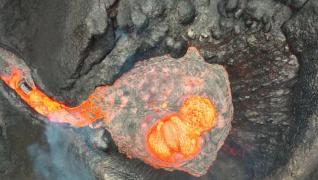 Imagini spectaculoase, după ce un vulcan a erupt în apropiere de capitala Islandei