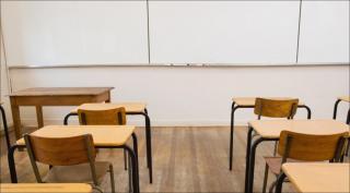 Elevii care se comportă neadecvat ar putea fi loviți cu spatule de lemn