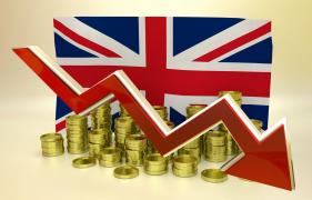 Banca Angliei a decis cea mai mare majorare de dobândă de după 1995. Avertizează că Marea Britanie se confruntă cu o recesiune prelungită