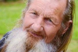 Un pensionar a sângerat până la moarte, după ce a fost sfâșiat de o haită de câini