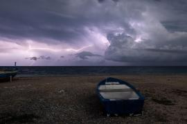 Familie de turişti, lovită de fulger la plajă, în timpul vacanţei în Italia