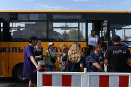 Civilii ucraineni sunt transferaţi cu forţa în Rusia, susţine un ONG pentru drepturile omului. Autorităţile ruse nu comentează situaţia