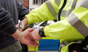 Bărbatul a fost găsit și el în casă cu răni grave și a fost dus la spital cu un elicopter