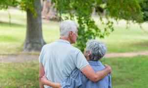 Toate cuplurile care împlinesc 60 de ani de căsătorie primesc o felicitare din partea monarhului