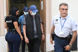 Poliţista, fotografiată lângă dentistul condamnat la 8 ani de închisoare