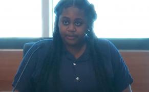 O adolescentă din SUA, obligată să plătească 150.000$ familiei bărbatului care a violat-o. Tânăra l-a ucis cu 30 de lovituri de cuțit