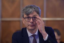 Românii care consumă mai puţin curent ar putea fi premiaţi de Guvern: Ministrul Energiei: "Ne dorim ca oamenii să rămână cu mai mulţi bani în buzunar"