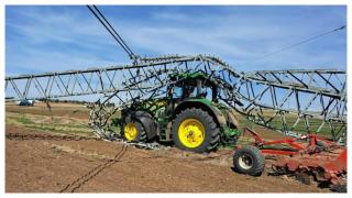 Un tractor a doborăt un stâlp de curent și a pus în pericol alimentarea Dobrogei. Linia a fost repusă în funcțiune