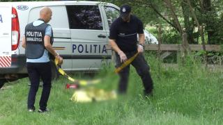 Doi tineri de 20 și 28 de ani din Brăila au omorât o bătrână ca să-i fure televizorul. Femeia a fost găsită în curtea casei