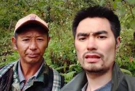 Chinezul (dreapta) a fost regăsit prin ''miracol'' după 17 zile