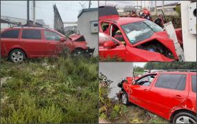 O șoferiță din Neamț a încercat să se sinucidă. Tânara de 28 de ani a intrat pe rând cu mașina într-un gard, o țeavă de gaz și un transformator electric