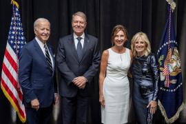 Klaus Iohannis, fotografie alături de Joe Biden şi de soţia acestuia la Adunarea Generală ONU. Mesajul postat de preşedintele României