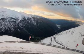 "Aşa arată Făgăraşul". Strat de zăpadă de 40 de centimetri, la peste 2.500 de metri altitudine. Salvamontiştii trag un semnal de alarmă