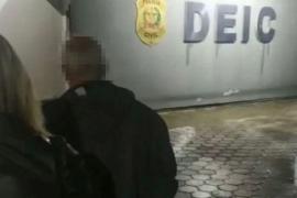 Bărbatul a fost arestat după ce a încercat să o înjunghie și pe mama victimei sale