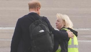 Harry a fost primul membru al familiei regale care a părăsit castelul după vestea devastatoare de aseară.