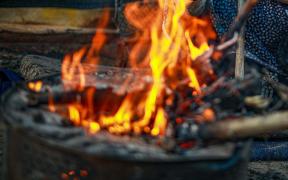 Tânără însărcinată în 7 luni, incendiată de soț și socri în India, după ce a refuzat să le dea înapoi bijuteriile dăruite la nuntă