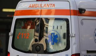 Un bărbat de 30 de ani a ajuns la spital, după ce a fost scos inconștient din râul Bistrița. Un martor l-a văzut și a sunat șa 112