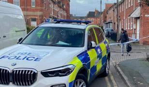 Un minor a devenit călăul unei femei de 50 de ani, din UK