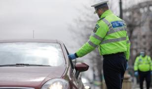 Un minor, fără permis, la plimbare cu mașina. Prietenul său l-a lăsat să fie șofer