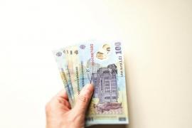 Românii se pregătesc să achite taxe şi impozite, pentru a nu avea probleme cu legea