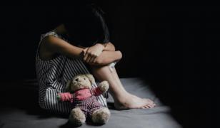 Un bărbat de 55 de ani obliga minore, pe internet, să-i trimită filmări indecente