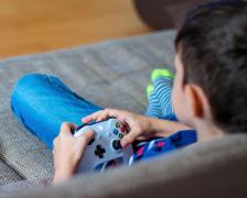 Un băieţel de 10 ani şi-a omorât prietenul de 11 ani din cauza unui joc video, în Mexic. Atacatorul minor a fugit împreună cu familia