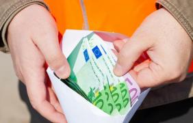 Bonus de 7.300 de euro pentru angajaţi
