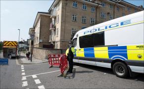 O tânără de 14 ani din UK, înjunghiată în curtea şcolii de un băiat de aceeaşi vârstă