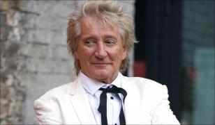 Rod Stewart vrea să plătească pentru radiografiile celor care sunt pe listele de aşteptare la spitale, în UK