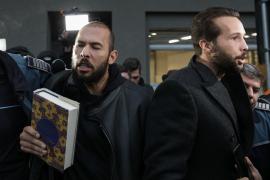 Dosarul fraţilor Tate. Fetele, obligate să muncească 12 ore cu pauză de numai 5 minute, pentru miile de urmăritori de pe Only Fans