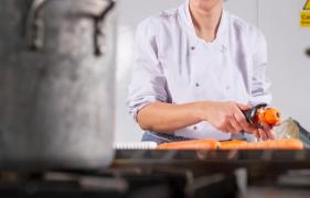 Preţul nepăsării pe care l-ar putea plăti o bucătăreasă româncă din Italia