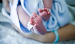 Un bebeluş a venit pe lume într-un tren care circula pe ruta Franţa-Germania: "Totul a decurs bine". Trenul a întârziat 80 de minute