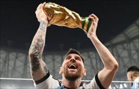 Messi a ridicat o replică a Cupei Mondiale în fotografia care a spulberat recordurile pe Instagram
