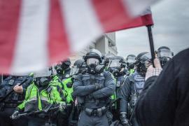 Polițiștii care au apărat Capitoliul în timpul revoltei susținătorilor lui Trump, decorați de Joe Biden la 2 ani de la incidente