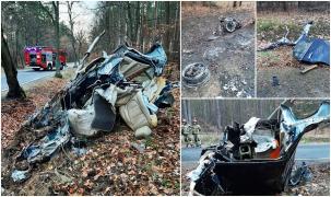 "Iisuse, nici nu poți recunoaște mașina!" Doi adolescenți au murit pe loc, după ce au rupt cu Jaguarul un copac, pe un drum din Polonia. Acul vitezometrului s-a oprit la 170 km/h